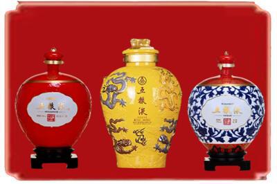 河池市罗城烟酒回收五粮液各种摆件.jpg